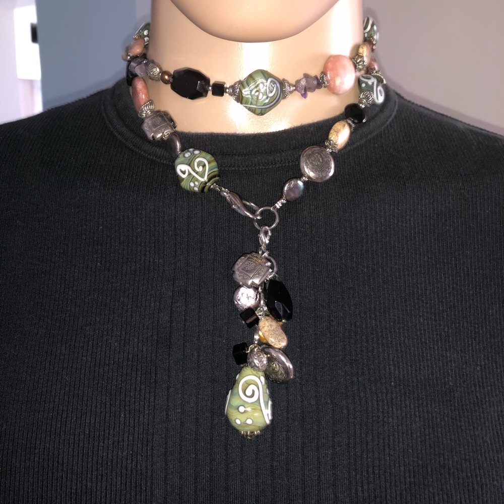 NWOT Natural Stones and Metal Finish